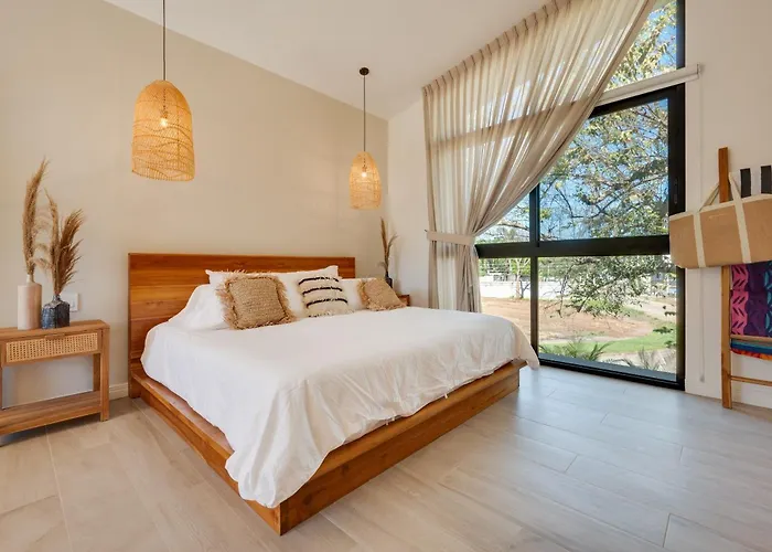 The Bungalows #7 - Boutique Hotel In Flamingo Beach - Ground Level Studio