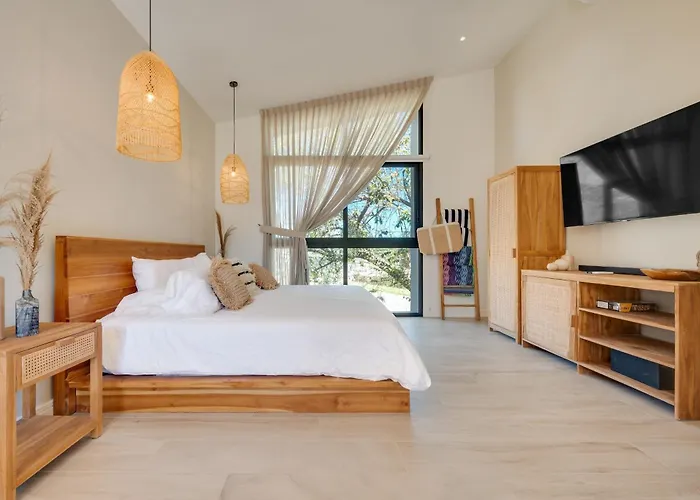 The Bungalows #7 - Boutique Hotel In Flamingo Beach - Ground Level Studio