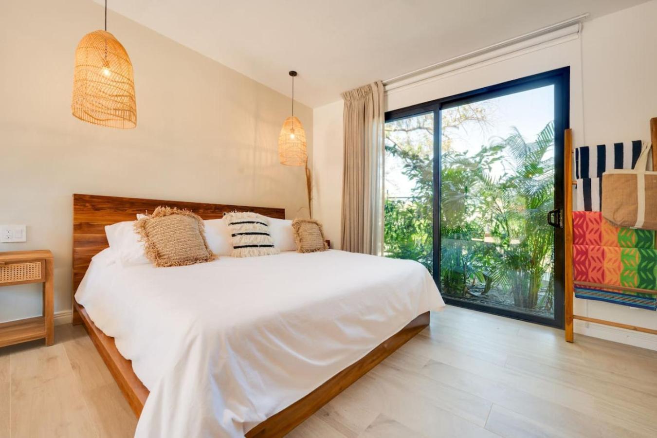The #7 - Boutique In Flamingo - Ground Level Appartement